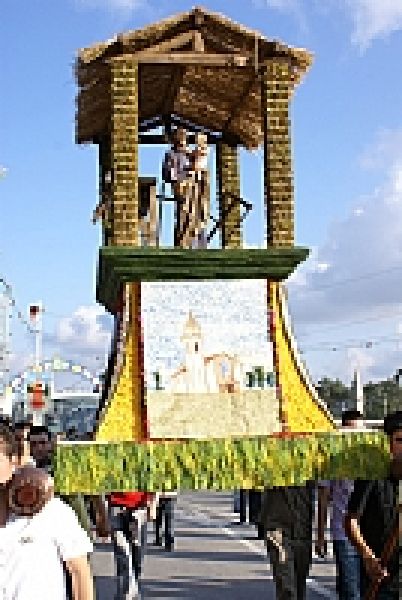 Andores floridos trouxeram milhares &agrave; festa de Alvar&atilde;es